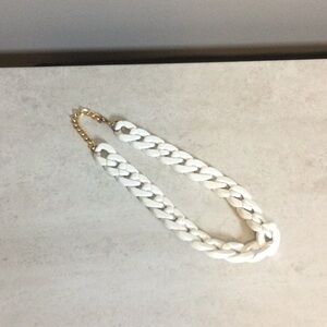 NWT Melania Clara 9.5” White Lightweight Yacht Life Chain Necklace